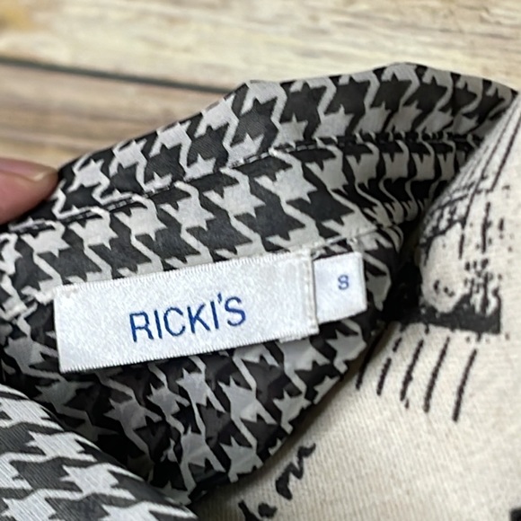 Ricki's sheer button down - Picture 4 of 4